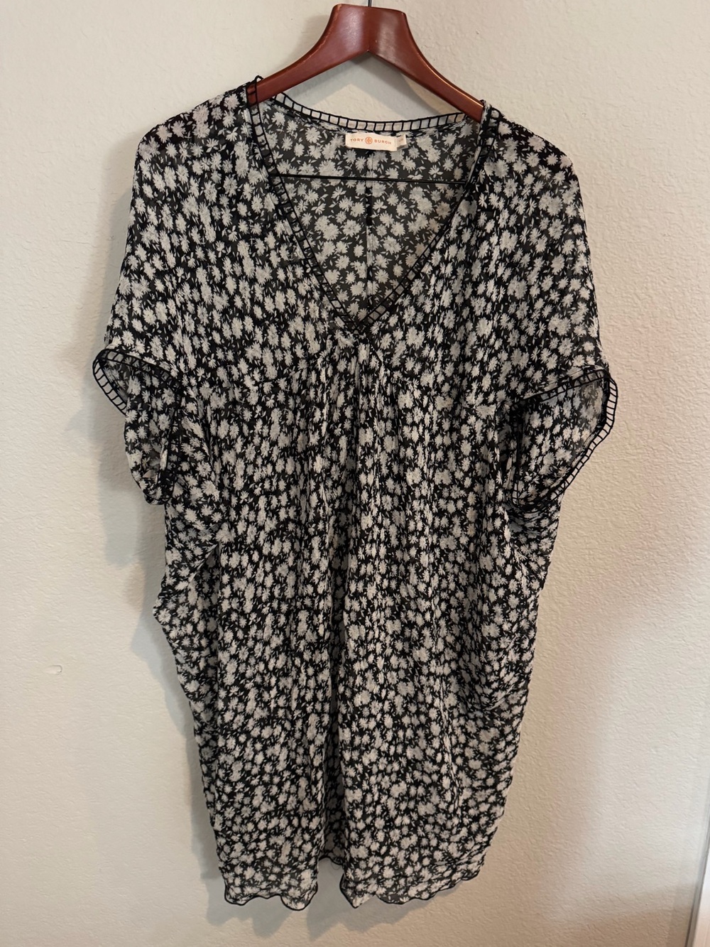 Tory Burch Black and White Floral V-Neck Swim Coverup L